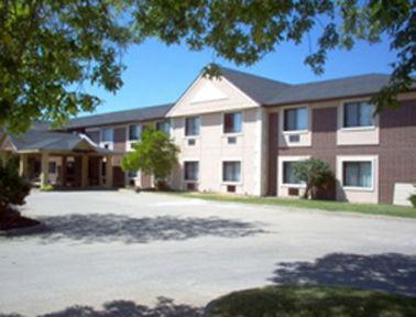 Super 8 By Wyndham Clive Ia Motel Exterior photo