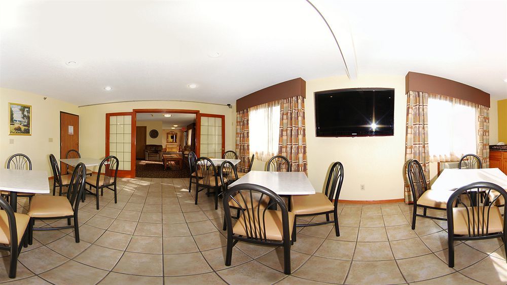 Super 8 By Wyndham Clive Ia Motel Exterior photo